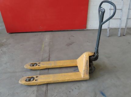 1 Gabelhubwagen Fabr.: Jungheinrich Tragfähigkeit
