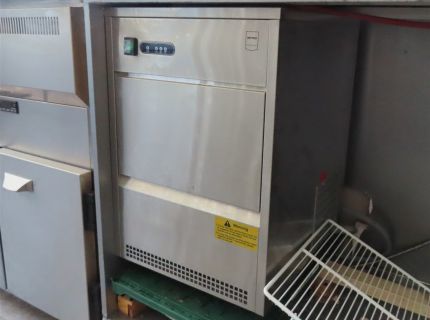 1 Eiswürfelmaschine Fabr.: METRO Professional