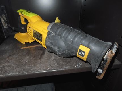 1 Akku-Säbelsäge Fabr.: Dewalt Typ: