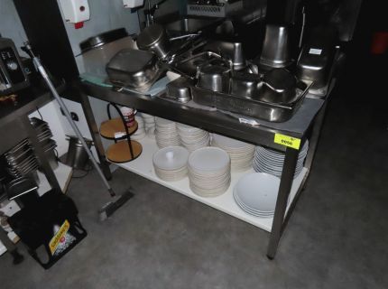 1 Arbeitstisch ca. 15 x
