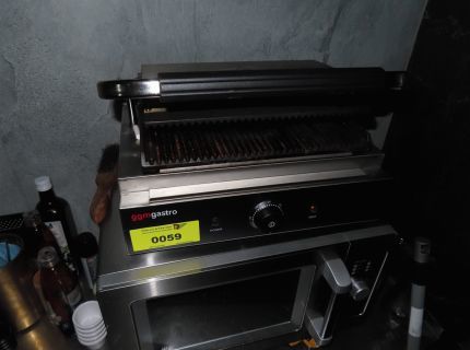1 Kontaktgrill Fabr.: GGM Gastro