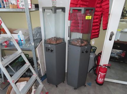 2 Terrassenheizstrahler Fabr.: Kesser gasbetrieben