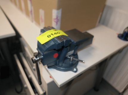 1 kleiner Schraubstock