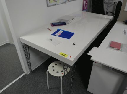 1 Konferenztisch weiß