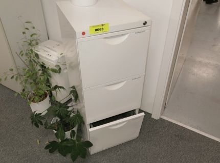 1 Hängeregistratur drei Auszüge weiß
