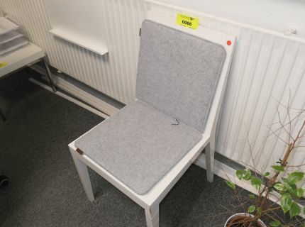 1 Beistellstuhl weiß mit grauen