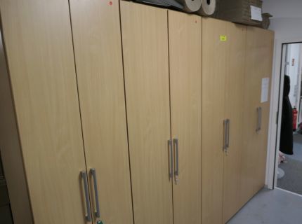 1 Aktenschrankwand vierteilig mit 8