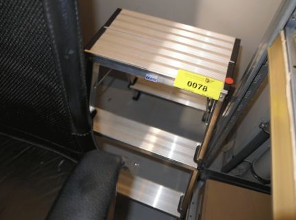 1 Aluminium-Klappleiter niedrig