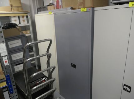 1 Stahlschrank 2 Flügeltüren grau
