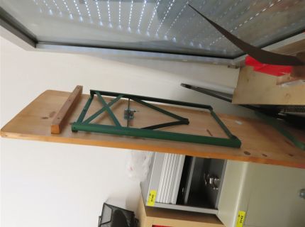 1 Bierzeltgarnitur Tisch verschlissen