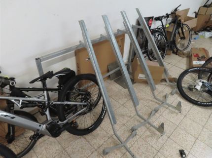 1 Fahrradständer für Aufrechtlagerung 20
