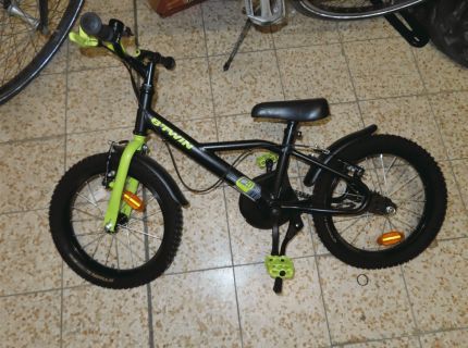 1 Kinderfahrrad Fabr.: BTWIN Farbe