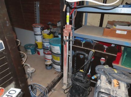 1 Kurbelstativ Fabr.: Hilti Typ: