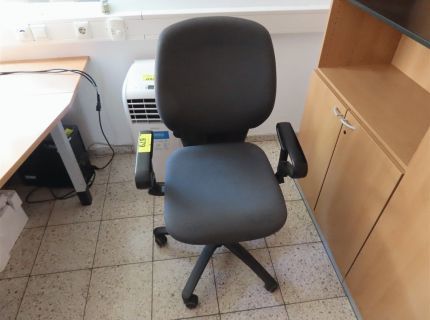 3 Bürodrehstühle mit Armlehnen Stoffbezug