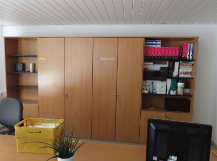 1 Wandschrank ca. 5 lfm