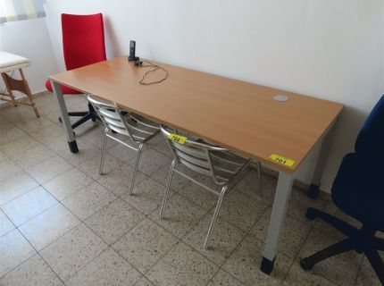 1 Schreibtisch ca. 250 m