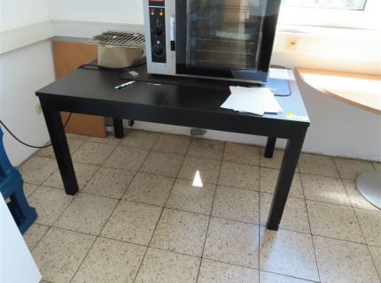 1 Beistelltisch ca. 150 m