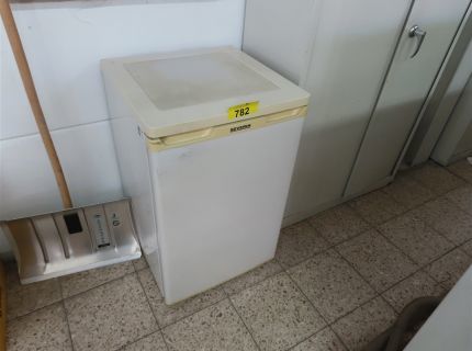 1 Kühlschrank Fabr.: Severin