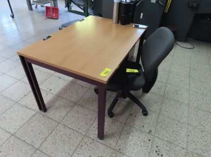 1 Schreibtisch ca. 1 m
