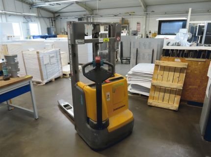1 Elektro-Gabelhochhubwagen Fabr.: Jungheinrich Typ: