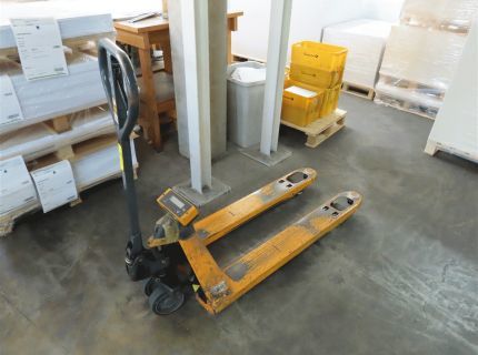 1 Gabelhubwagen mit Gewichtsmessung Fabr.: