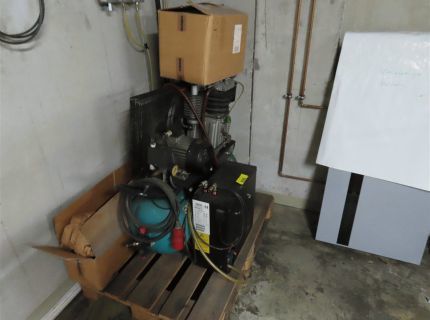 1 Druckluftkompressor Fabr.: Hiross Typ: