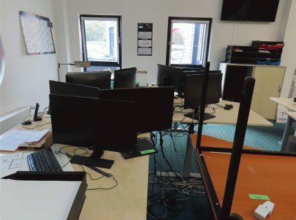 13 Bildschirme verschiedene Fabrikate u.