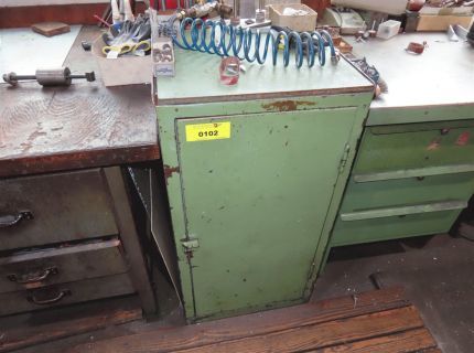 1 Metallschrank ca. 50 x