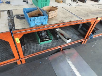 1 Arbeitstisch Metallausführung Maß je