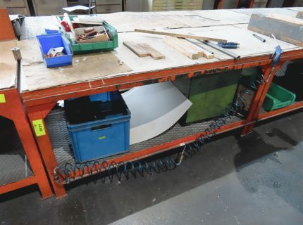 1 Arbeitstisch Metallausführung Maß je