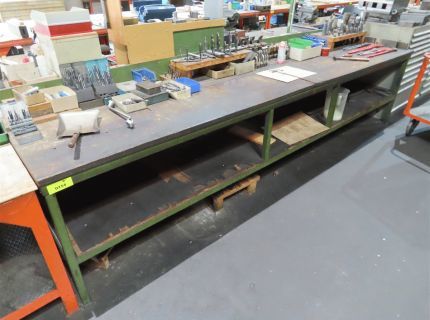 1 Arbeitstisch ca. 400 x