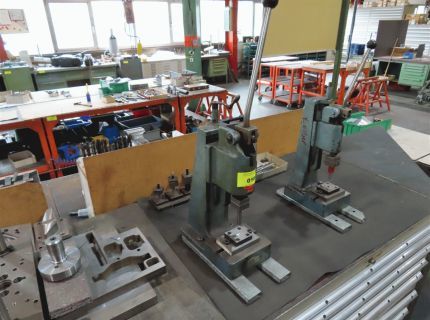 1 Kniehebelpresse Fabrikat und Typ