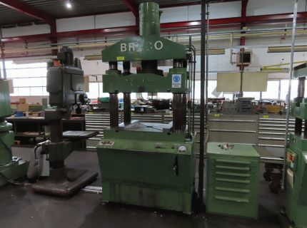 1 Hydraulikpresse Fabr.: HESSMERT (BRACO)