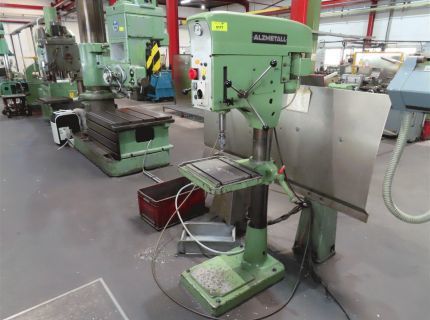 1 Ständerbohrmaschine Fabr.: Alzmetall Typ: