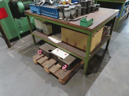 1 Arbeitstisch ca. 170 x