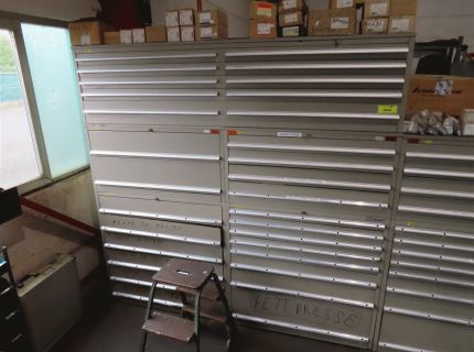 5 1x Werkzeugschrank ca. 220