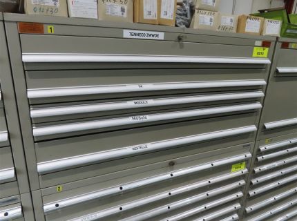 2 1 x Werkzeugschrank ca.
