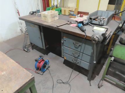 1 Werkbank ca. 180 x