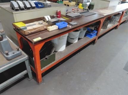 1 Arbeitstisch ca. 200 x