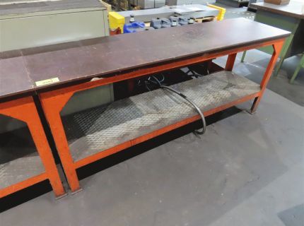 1 Arbeitstisch ca. 200 x