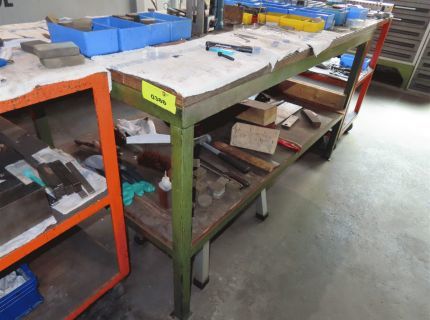 1 Arbeitstisch