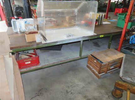 1 Arbeitstisch ca. 400 x