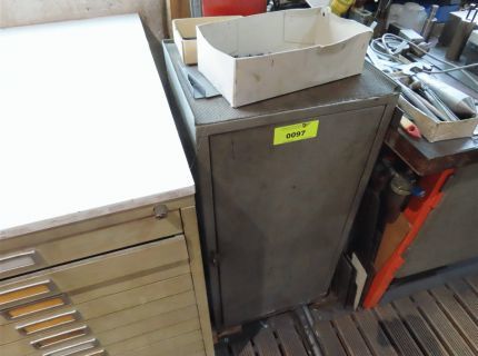 1 Metallschrank ca. 50 x
