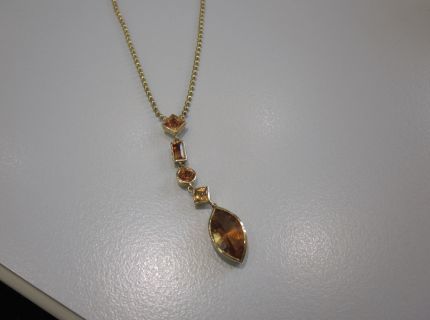 1 Collier mit Mandaringranaten und