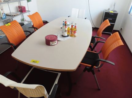 1 Besprechungstisch ca. 250 m