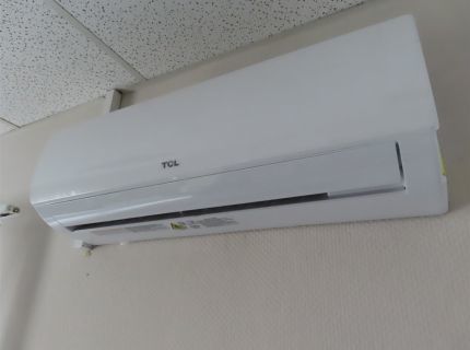 1 Split-Klimagerät Fabr. TCL Typ