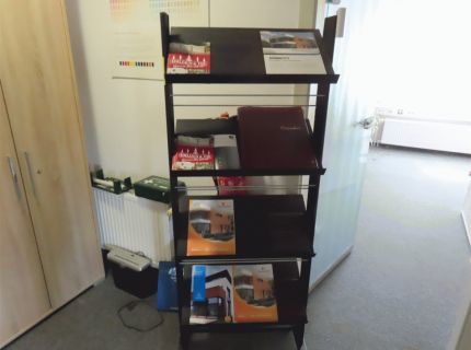 1 Prospektständer 4-etagig Kunststoff rollbar