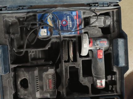 1 Akku-Winkelschleifer Fabr.: Bosch Typ:
